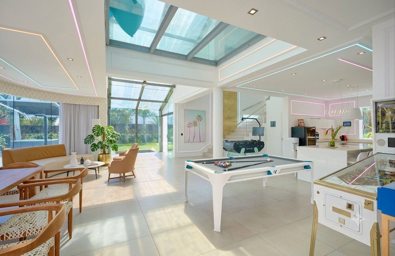 The Playground — Game Room et cascade vitrée en toiture
